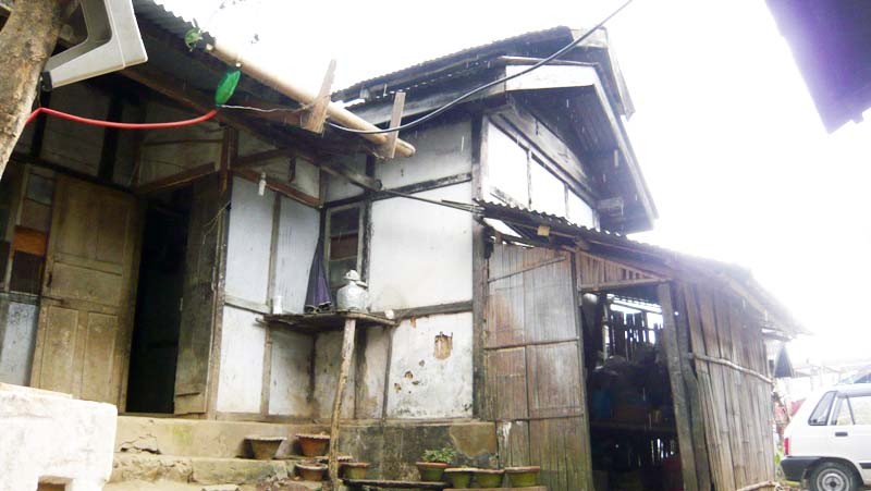 A poorly conditioned Government quarter left neglected at Tseminyu